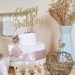 ケーキトッパーの使い方とは？挿し方のポイントやアイデアを紹介